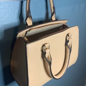 tan medium sized purse